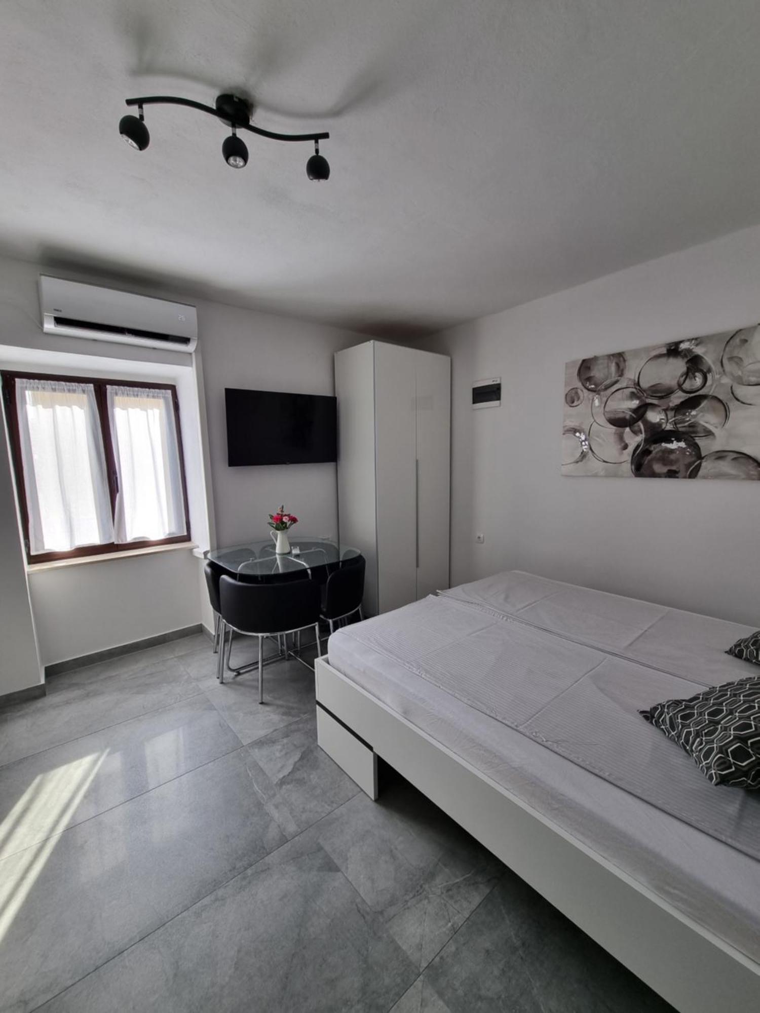Apartments And Room Vela Senj  Cameră foto